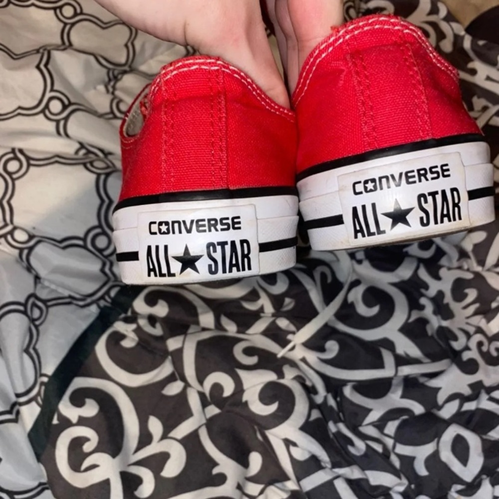 Red converse - Picture 4 of 6